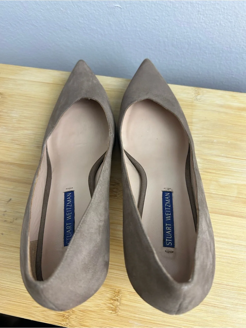 Stuart Weitzman Women’s size 9 Taupe Suede Pointed Pumps Made in Spain